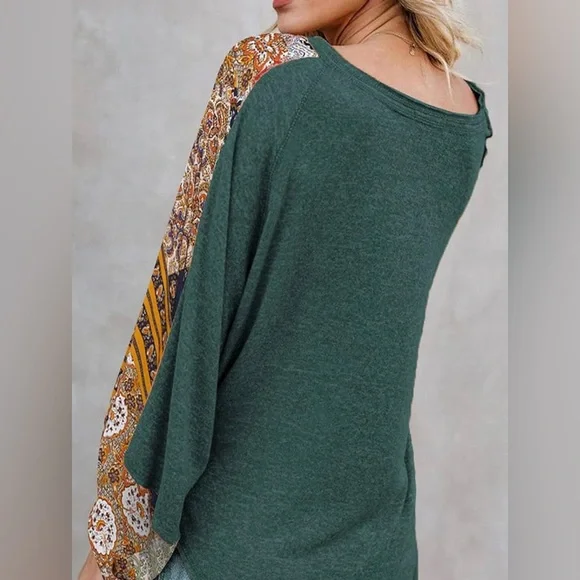 NEW - Women's Relaxed V-Neck Long Sleeve Top - Picture 4 of 8